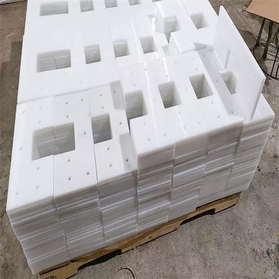 機械で造られるプラスチックはUHMWPEの抗力コンベヤー飛行をパッドを入れる滑り易いスクレーパーに分ける